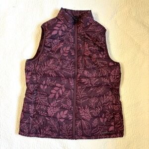 Eddie Bauer Women’s Puffer Vest Size Small – Plum Purple Leaf Print Zip Up